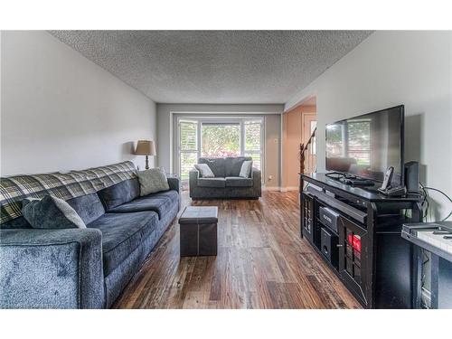 67 Royal Orchard Place, Kitchener, ON - Indoor Photo Showing Living Room