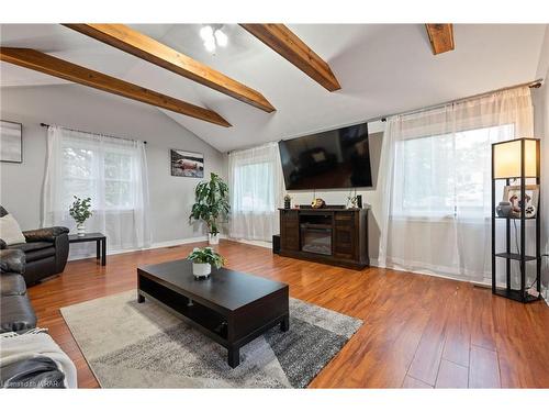 823 Main Street, Port Dover, ON - Indoor Photo Showing Living Room