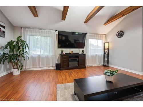 823 Main Street, Port Dover, ON - Indoor Photo Showing Living Room