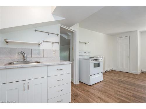 220 Gordon Street, Guelph, ON - Indoor Photo Showing Kitchen