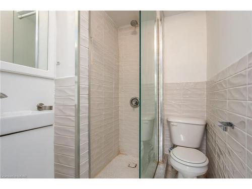 220 Gordon Street, Guelph, ON - Indoor Photo Showing Bathroom