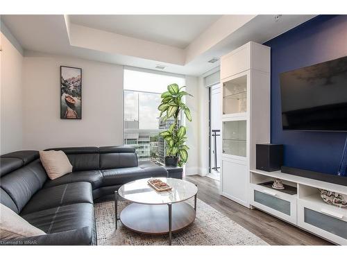 1601-60 Charles Street W, Kitchener, ON - Indoor Photo Showing Living Room