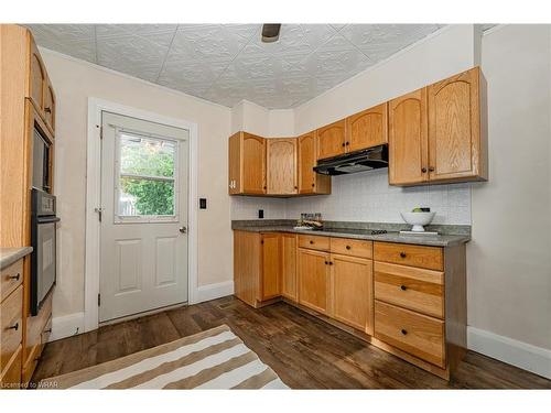 555 Grant Street, Woodstock, ON - Indoor Photo Showing Kitchen