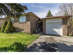 7 Barnicke Drive  Cambridge, ON N3C 3M7