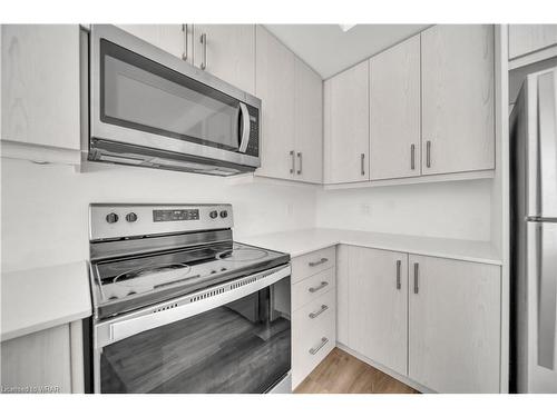 G9-20 Palace Street, Kitchener, ON - Indoor Photo Showing Kitchen