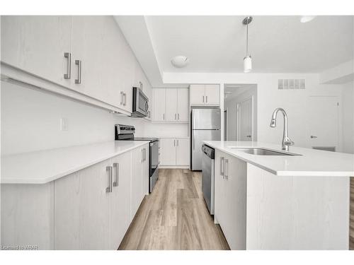 G9-20 Palace Street, Kitchener, ON - Indoor Photo Showing Kitchen With Stainless Steel Kitchen With Upgraded Kitchen