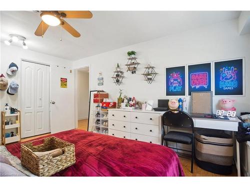 497 Regal Drive, London, ON - Indoor Photo Showing Bedroom