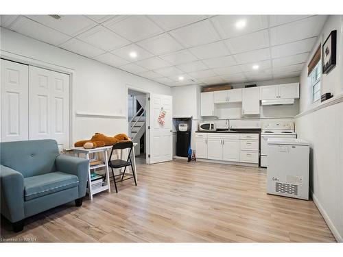 497 Regal Drive, London, ON - Indoor Photo Showing Kitchen