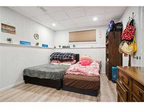 497 Regal Drive, London, ON - Indoor Photo Showing Bedroom