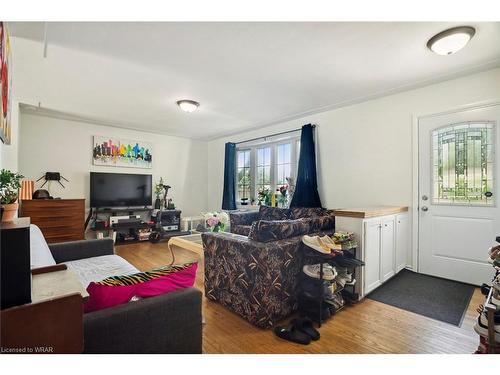 497 Regal Drive, London, ON - Indoor Photo Showing Living Room