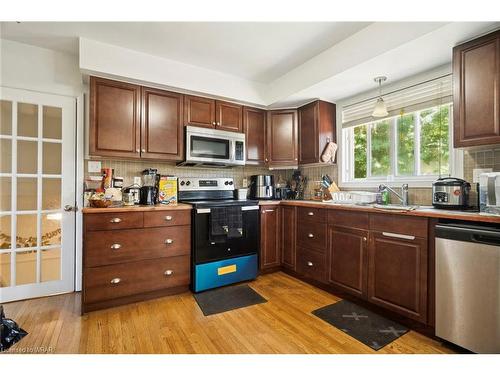 497 Regal Drive, London, ON - Indoor Photo Showing Kitchen