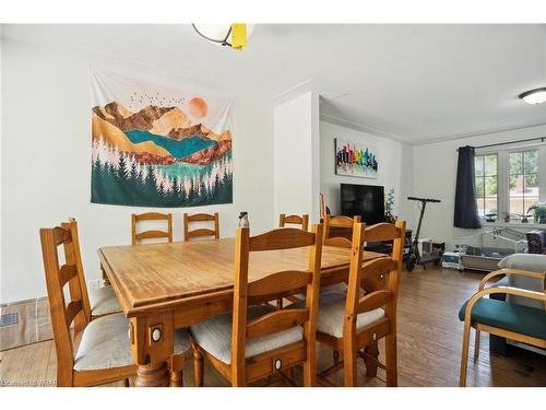 497 Regal Drive, London, ON - Indoor Photo Showing Dining Room