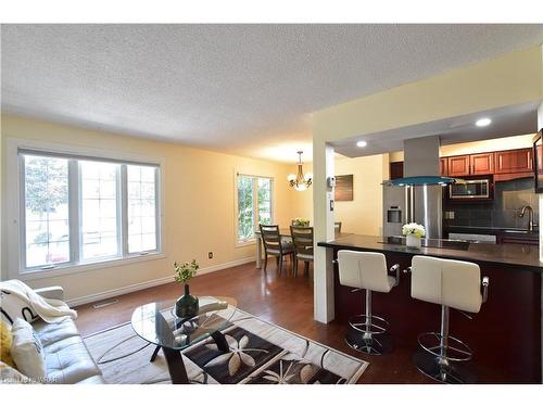 141 Fenwick Court, Kitchener, ON - Indoor Photo Showing Kitchen