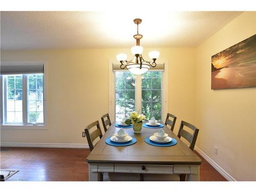 141 Fenwick Court, Kitchener, ON - Indoor Photo Showing Dining Room