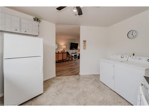 35-60 Elmsdale Drive, Kitchener, ON - Indoor Photo Showing Laundry Room