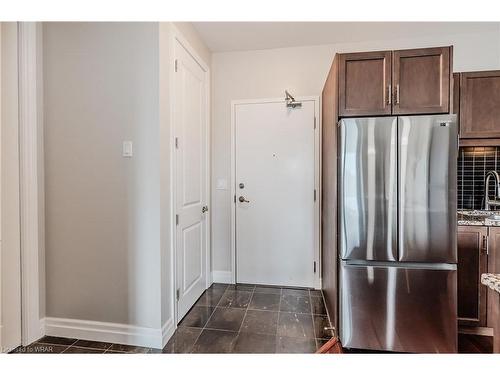 504-223 Erb Street W, Waterloo, ON - Indoor Photo Showing Kitchen