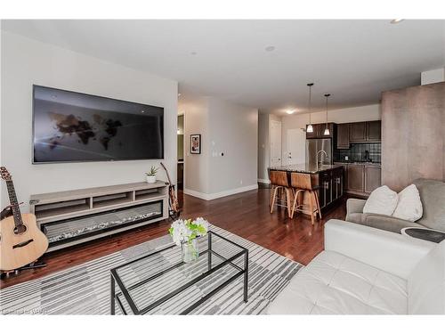 504-223 Erb Street W, Waterloo, ON - Indoor Photo Showing Living Room