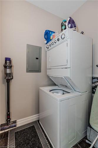 504-223 Erb Street W, Waterloo, ON - Indoor Photo Showing Laundry Room