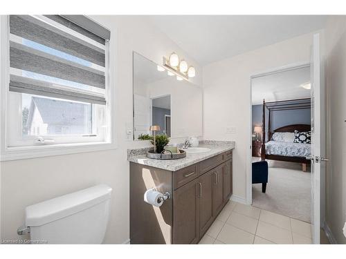 39 Bastia Street, Waterdown, ON - Indoor Photo Showing Bathroom