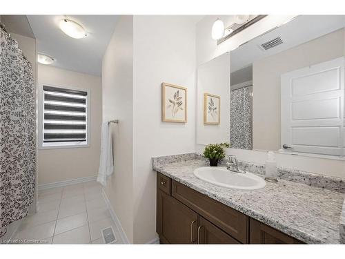 39 Bastia Street, Waterdown, ON - Indoor Photo Showing Bathroom