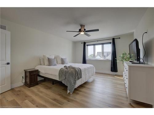 39 Herb Street, Norwich, ON - Indoor Photo Showing Bedroom