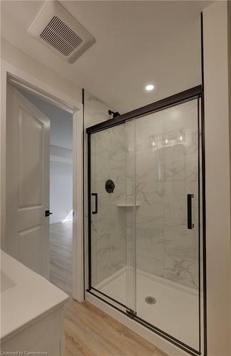 39 Herb Street, Norwich, ON - Indoor Photo Showing Bathroom