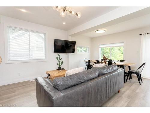 354 Erie Street, Port Stanley, ON - Indoor Photo Showing Living Room