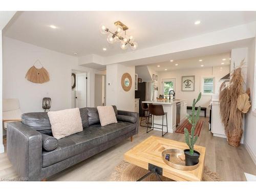 354 Erie Street, Port Stanley, ON - Indoor Photo Showing Living Room