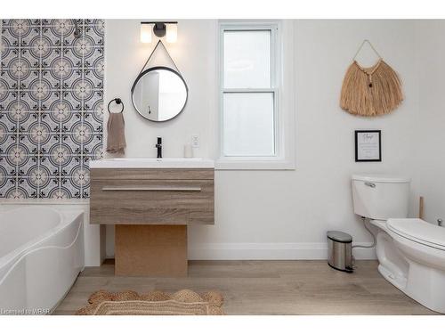 354 Erie Street, Port Stanley, ON - Indoor Photo Showing Bathroom