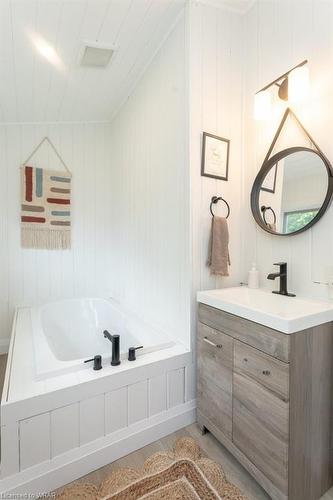 354 Erie Street, Port Stanley, ON - Indoor Photo Showing Bathroom