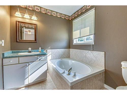 22 Dogwood Drive, Tillsonburg, ON - Indoor Photo Showing Bathroom