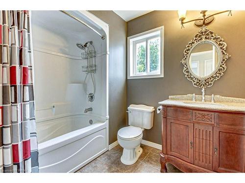 22 Dogwood Drive, Tillsonburg, ON - Indoor Photo Showing Bathroom