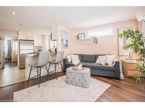 A-489 East Avenue, Kitchener, ON - Indoor Photo Showing Living Room