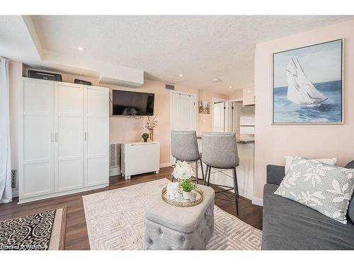 A-489 East Avenue, Kitchener, ON - Indoor Photo Showing Living Room