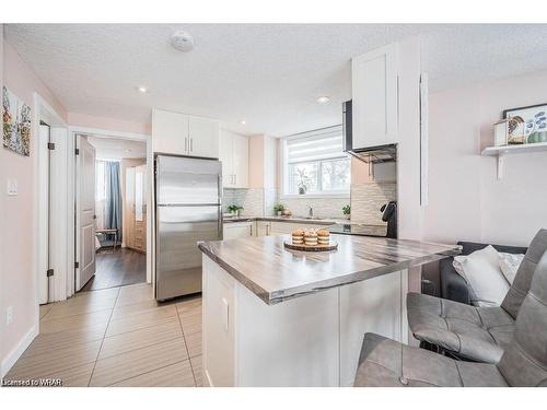 A-489 East Avenue, Kitchener, ON - Indoor Photo Showing Kitchen