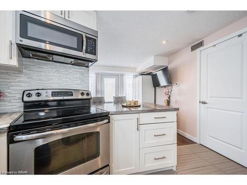 A-489 East Avenue, Kitchener, ON - Indoor Photo Showing Kitchen