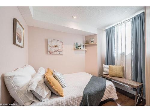 A-489 East Avenue, Kitchener, ON - Indoor Photo Showing Bedroom