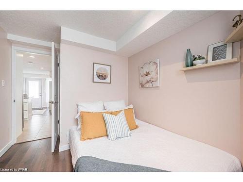 A-489 East Avenue, Kitchener, ON - Indoor Photo Showing Bedroom