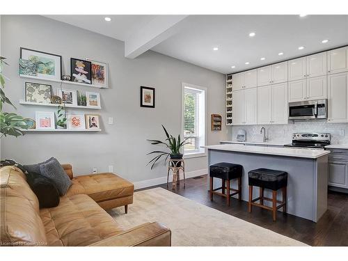 19 Cedar Street, Cambridge, ON - Indoor Photo Showing Kitchen