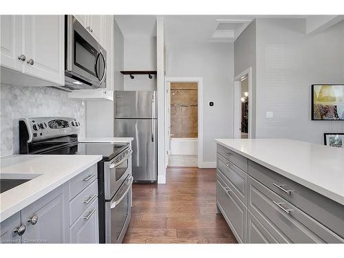 19 Cedar Street, Cambridge, ON - Indoor Photo Showing Kitchen