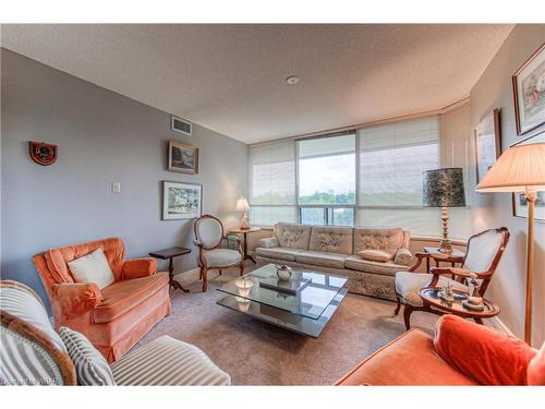 505-6 Willow Street, Waterloo, ON - Indoor Photo Showing Living Room