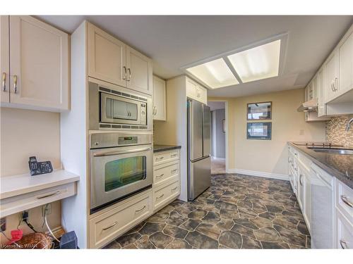 505-6 Willow Street, Waterloo, ON - Indoor Photo Showing Kitchen