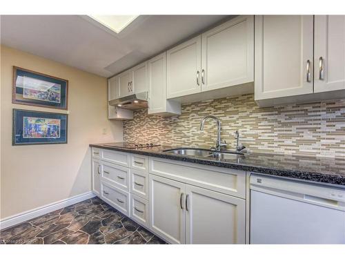 505-6 Willow Street, Waterloo, ON - Indoor Photo Showing Kitchen With Double Sink With Upgraded Kitchen