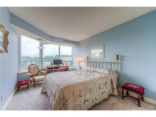 505-6 Willow Street, Waterloo, ON - Indoor Photo Showing Bedroom