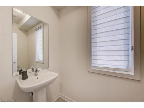 19 Garland Avenue, Cambridge, ON - Indoor Photo Showing Bathroom