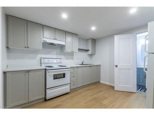 B-99 Nickolas Crescent, Cambridge, ON - Indoor Photo Showing Kitchen