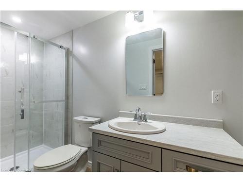 B-99 Nickolas Crescent, Cambridge, ON - Indoor Photo Showing Bathroom