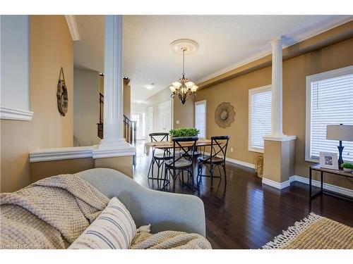 5 Hammacher Street, Baden, ON - Indoor Photo Showing Living Room