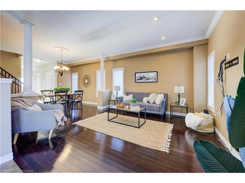 5 Hammacher Street, Baden, ON - Indoor Photo Showing Living Room