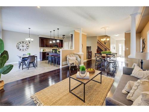 5 Hammacher Street, Baden, ON - Indoor Photo Showing Living Room